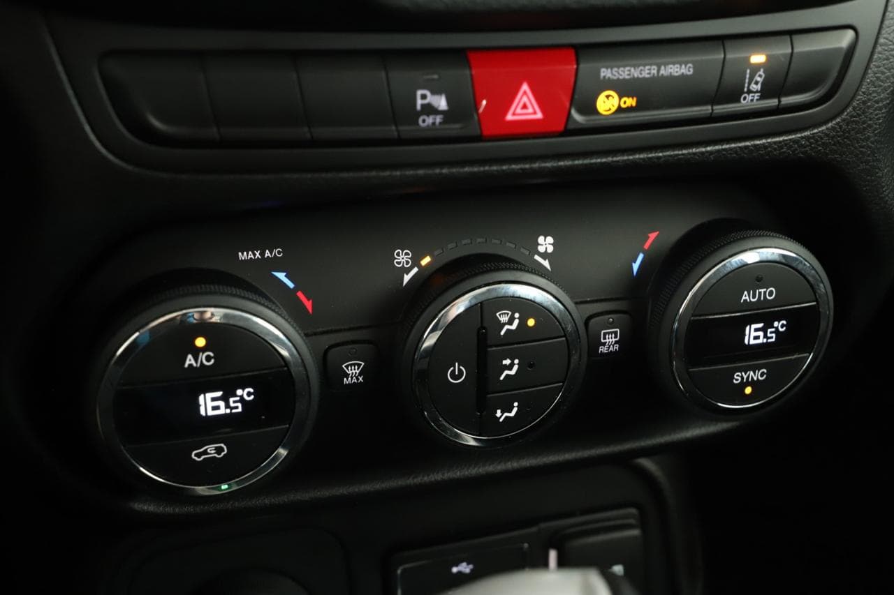 2015 Jeep RENEGADE - 16