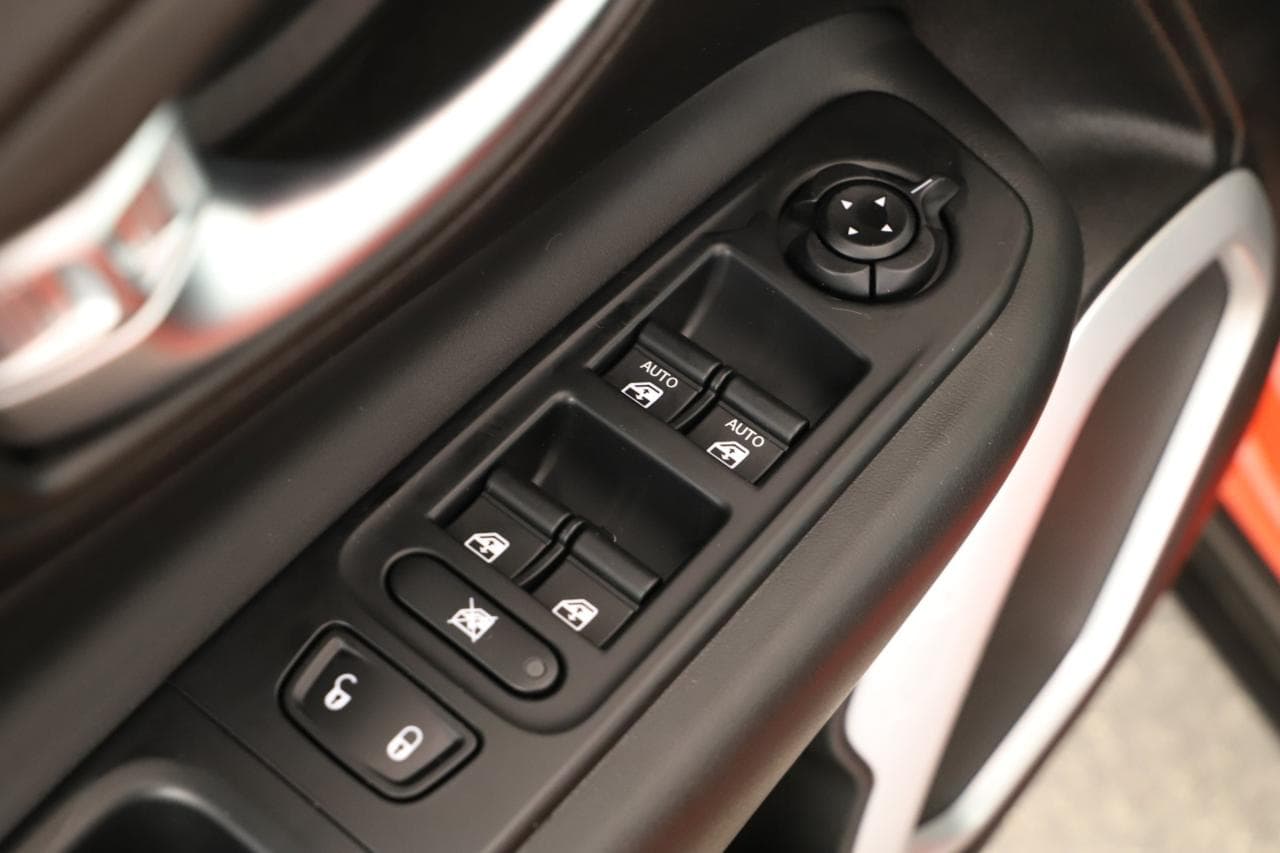 2015 Jeep RENEGADE - 18