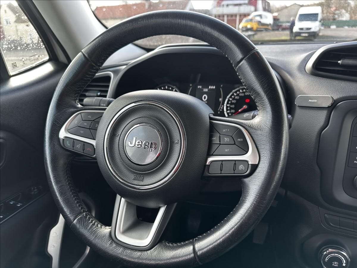 2015 Jeep Renegade - 31