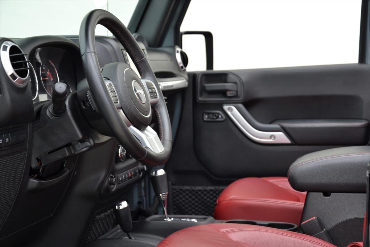 2013 Jeep Wrangler - 16