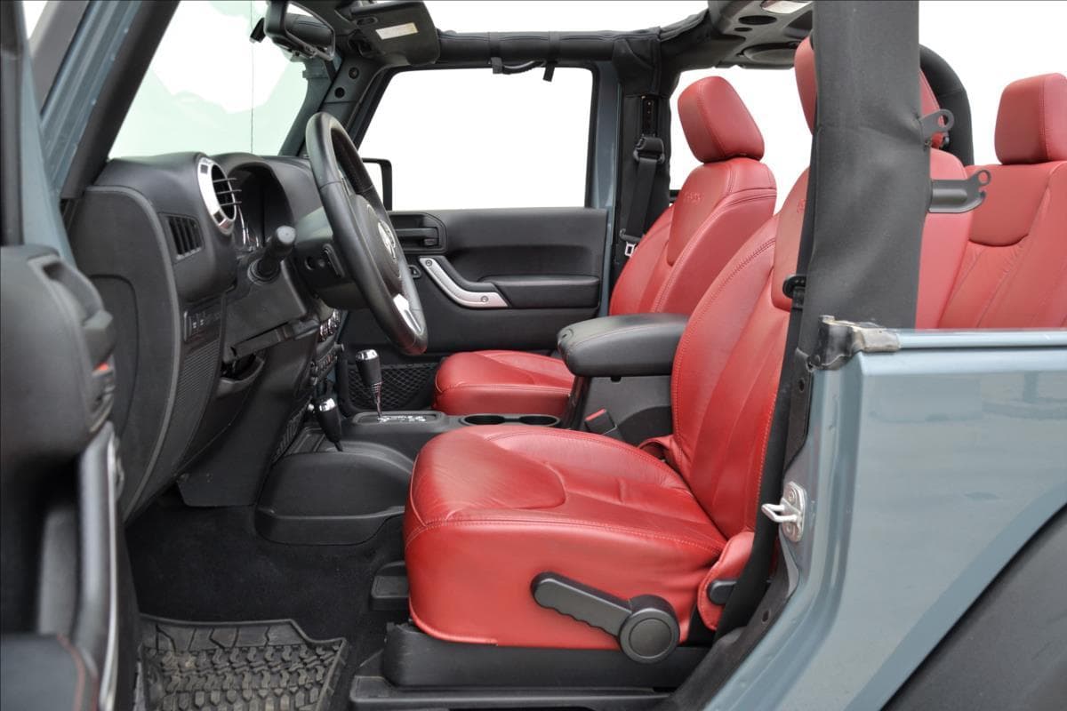 2013 Jeep Wrangler - 13