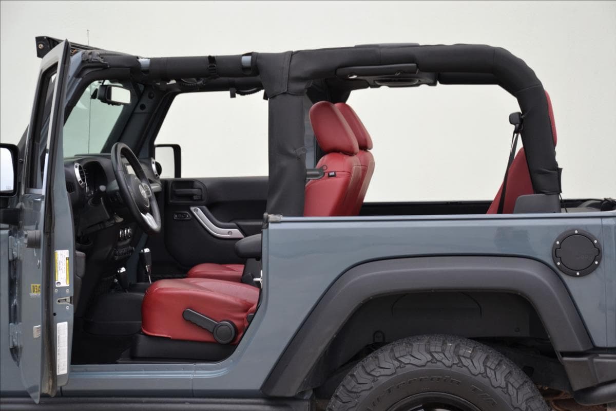 2013 Jeep Wrangler - 12