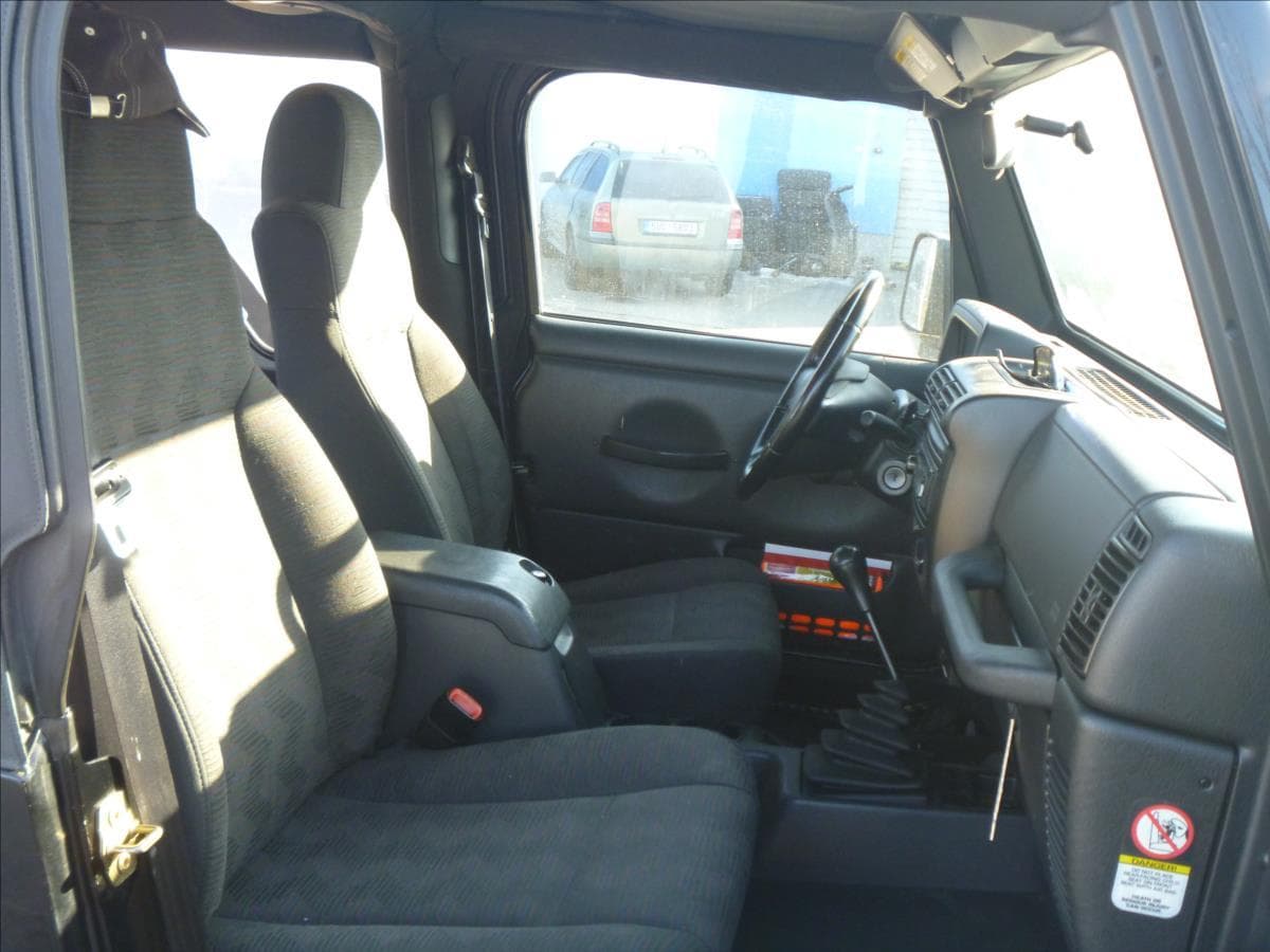 2003 Jeep Wrangler - 17