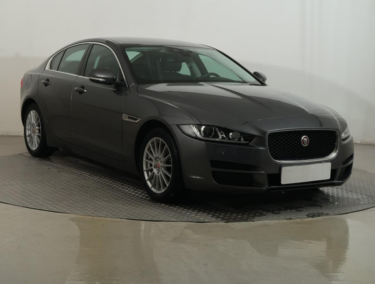 Jaguar XE E-Performance 120kW sedan