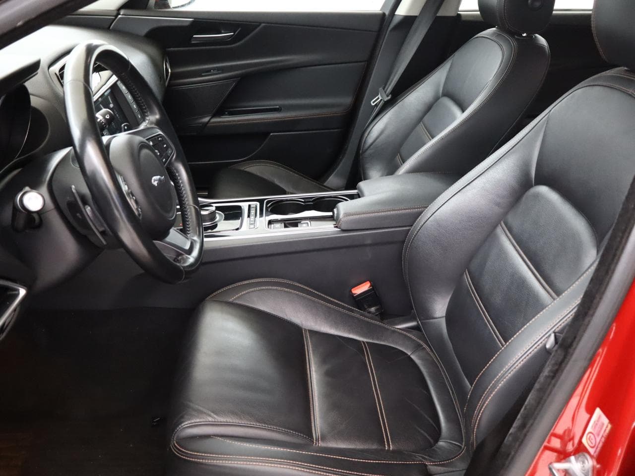 2016 Jaguar XE - 14