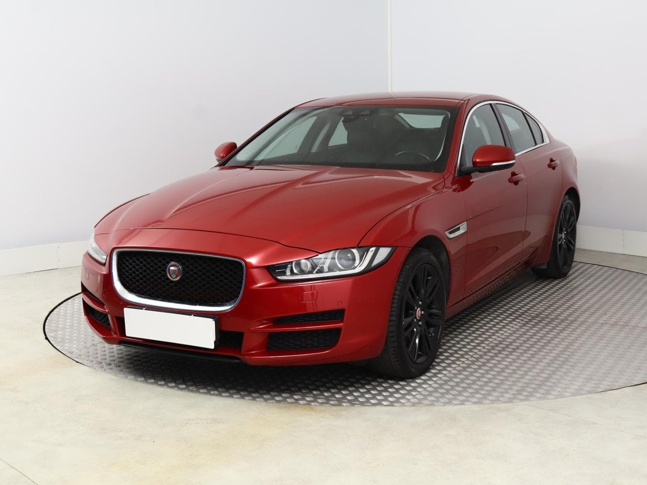 2016 Jaguar XE - 3