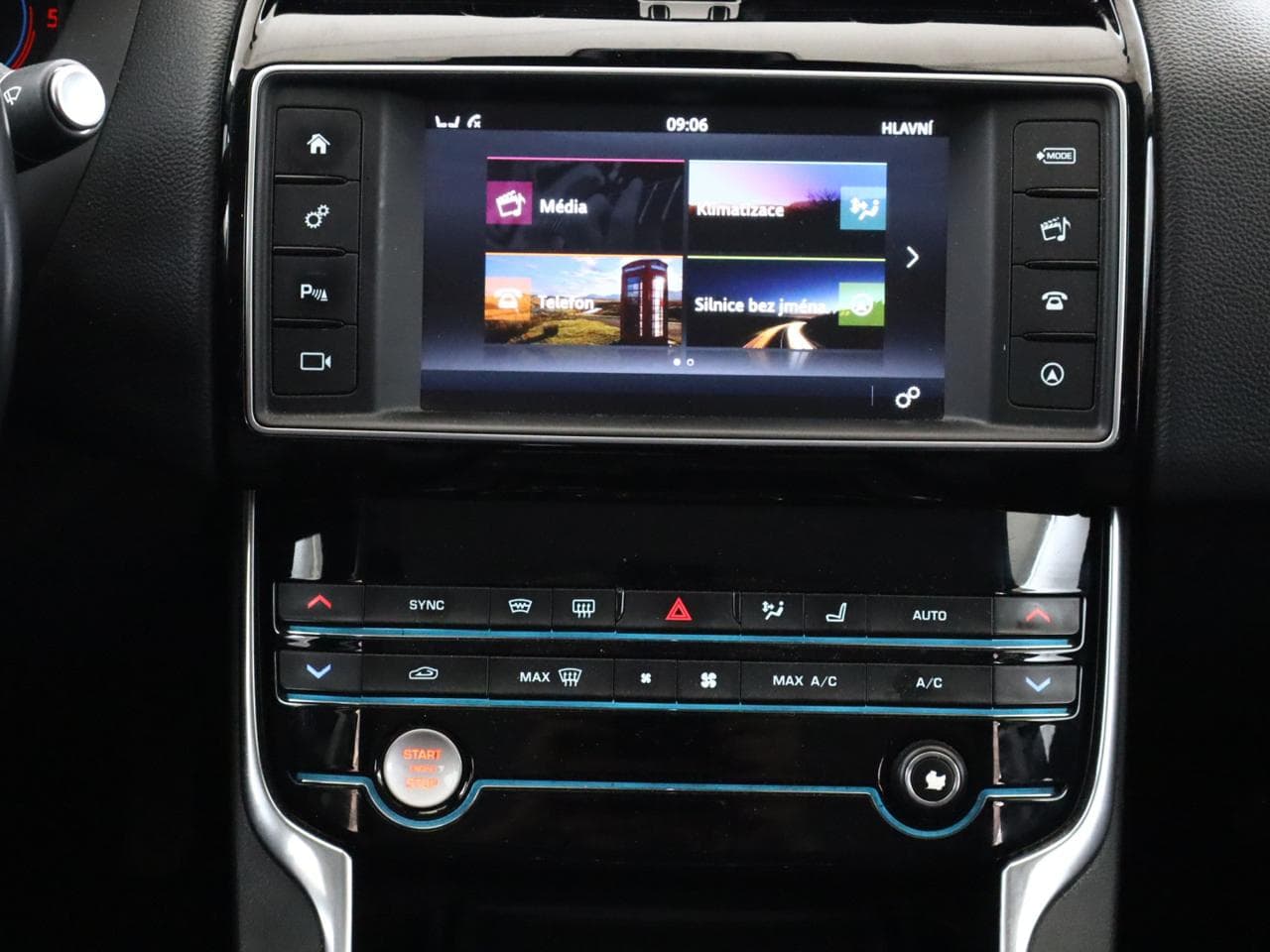 2016 Jaguar XE - 16