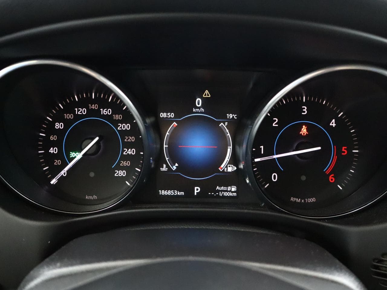 2016 Jaguar XE - 15