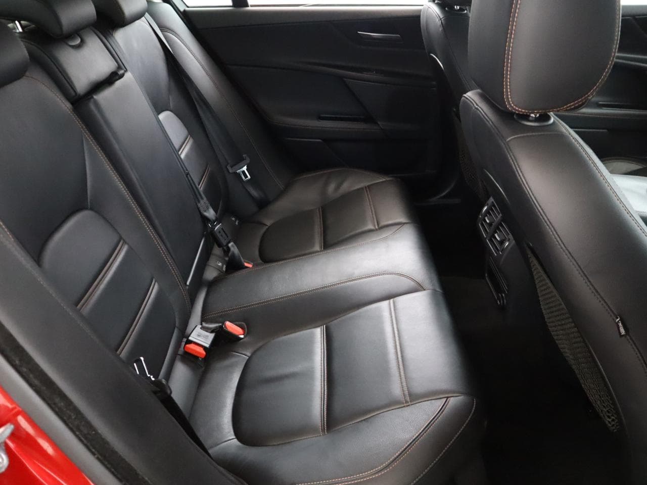 2016 Jaguar XE - 11
