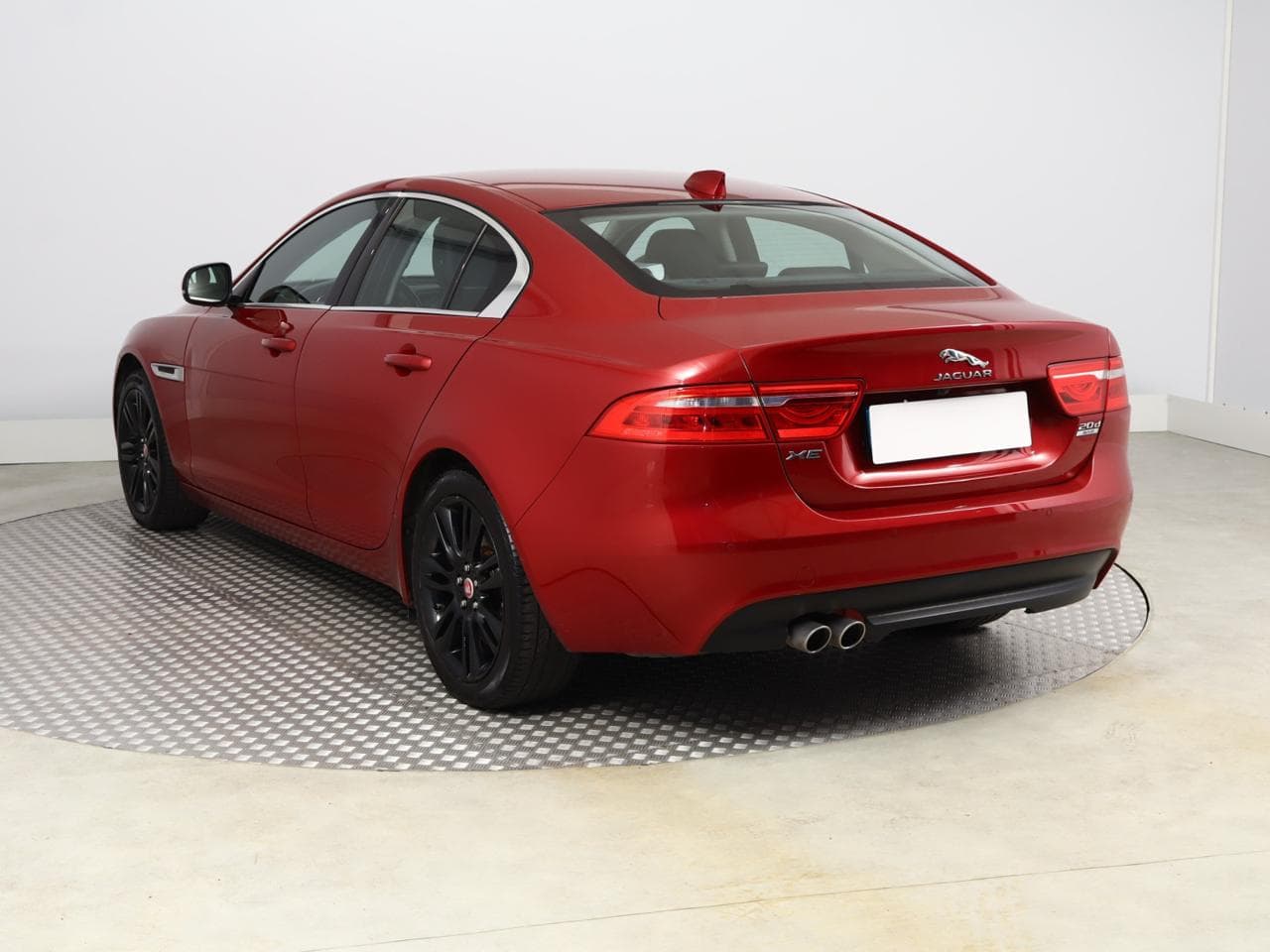 2016 Jaguar XE - 5