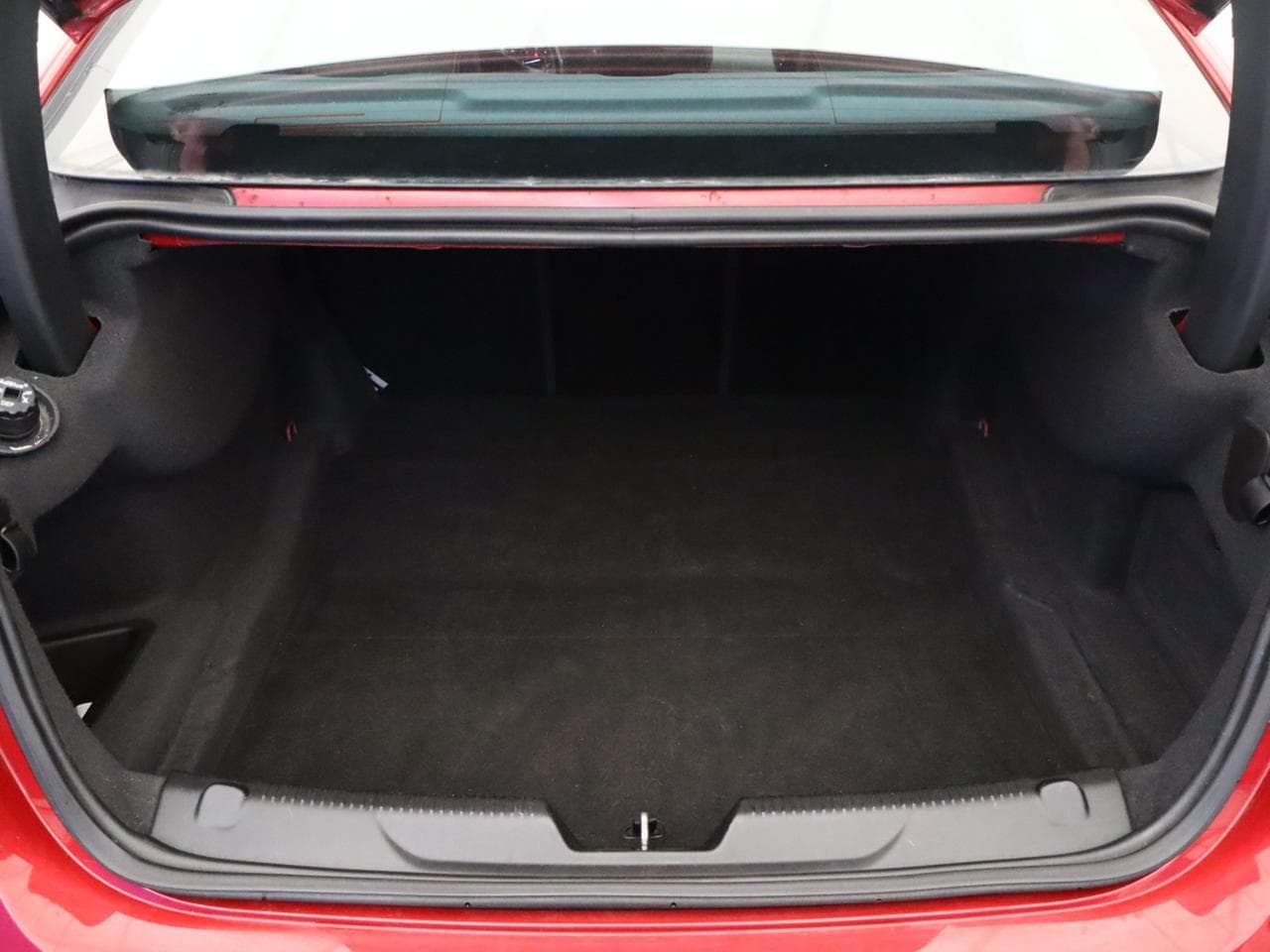 2016 Jaguar XE - 18