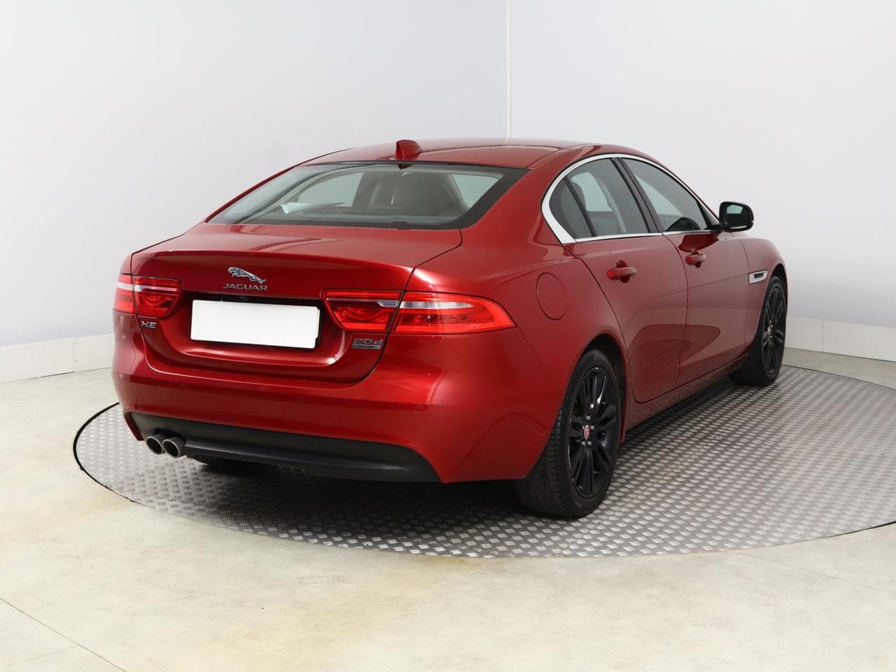 2016 Jaguar XE - 7