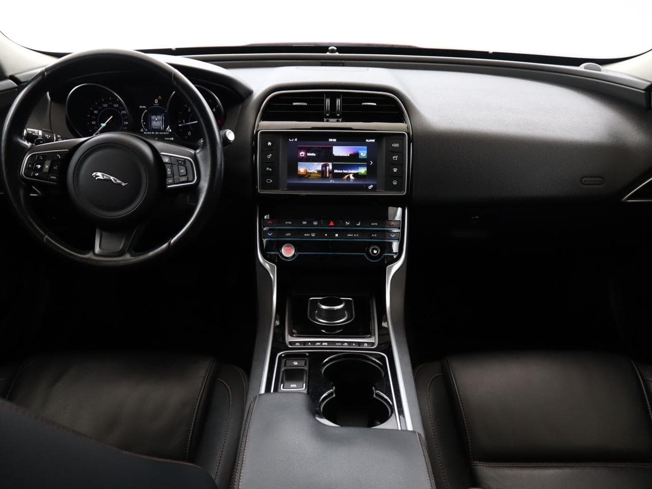 2016 Jaguar XE - 9