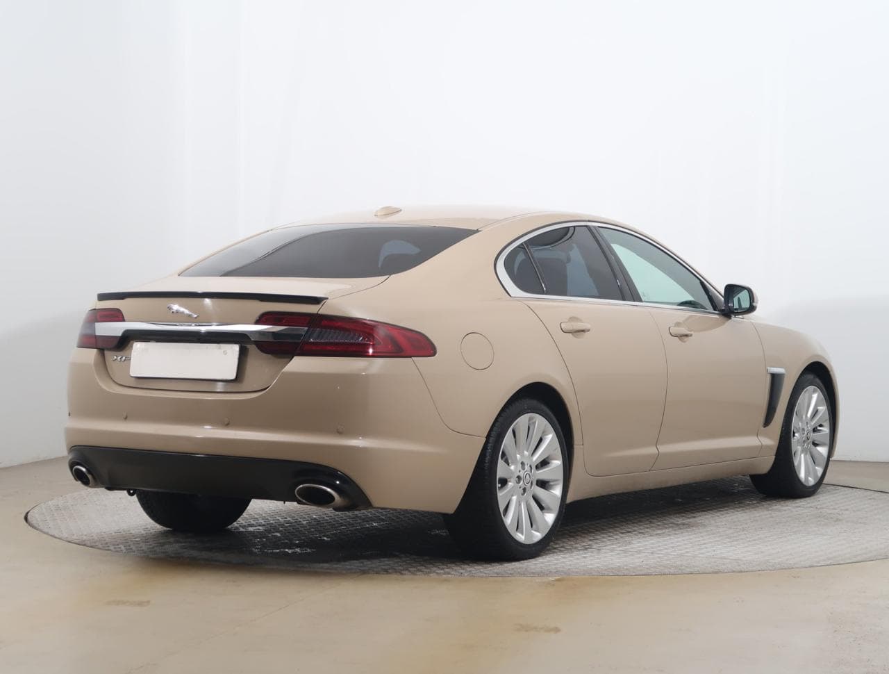 2011 Jaguar Xf - 7
