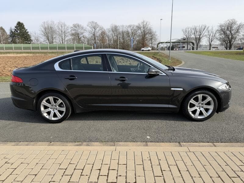 2012 Jaguar Xf - 11