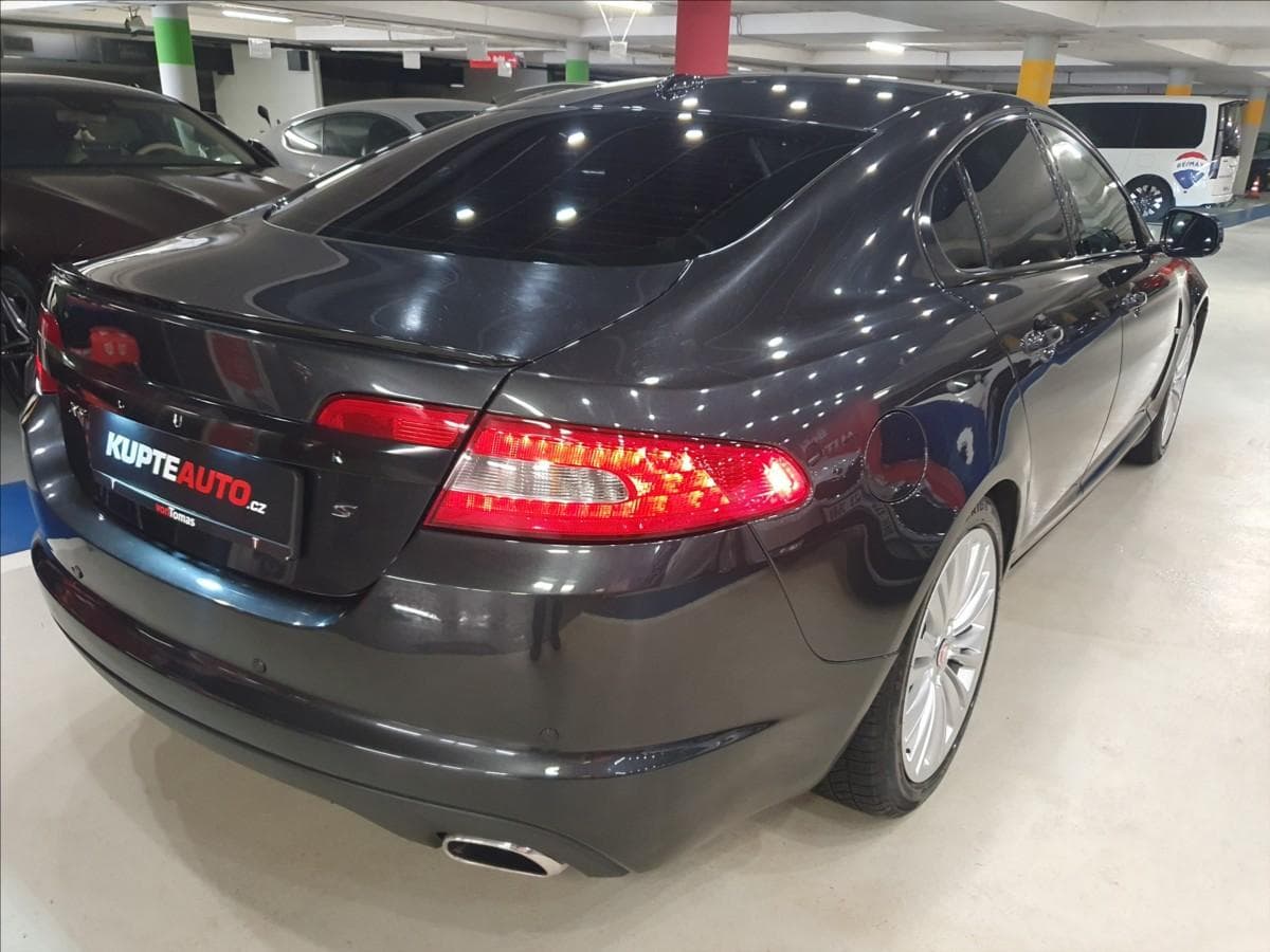 2010 Jaguar XF - 4