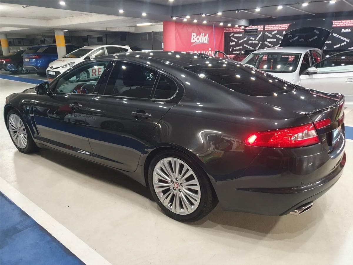 2010 Jaguar XF - 5
