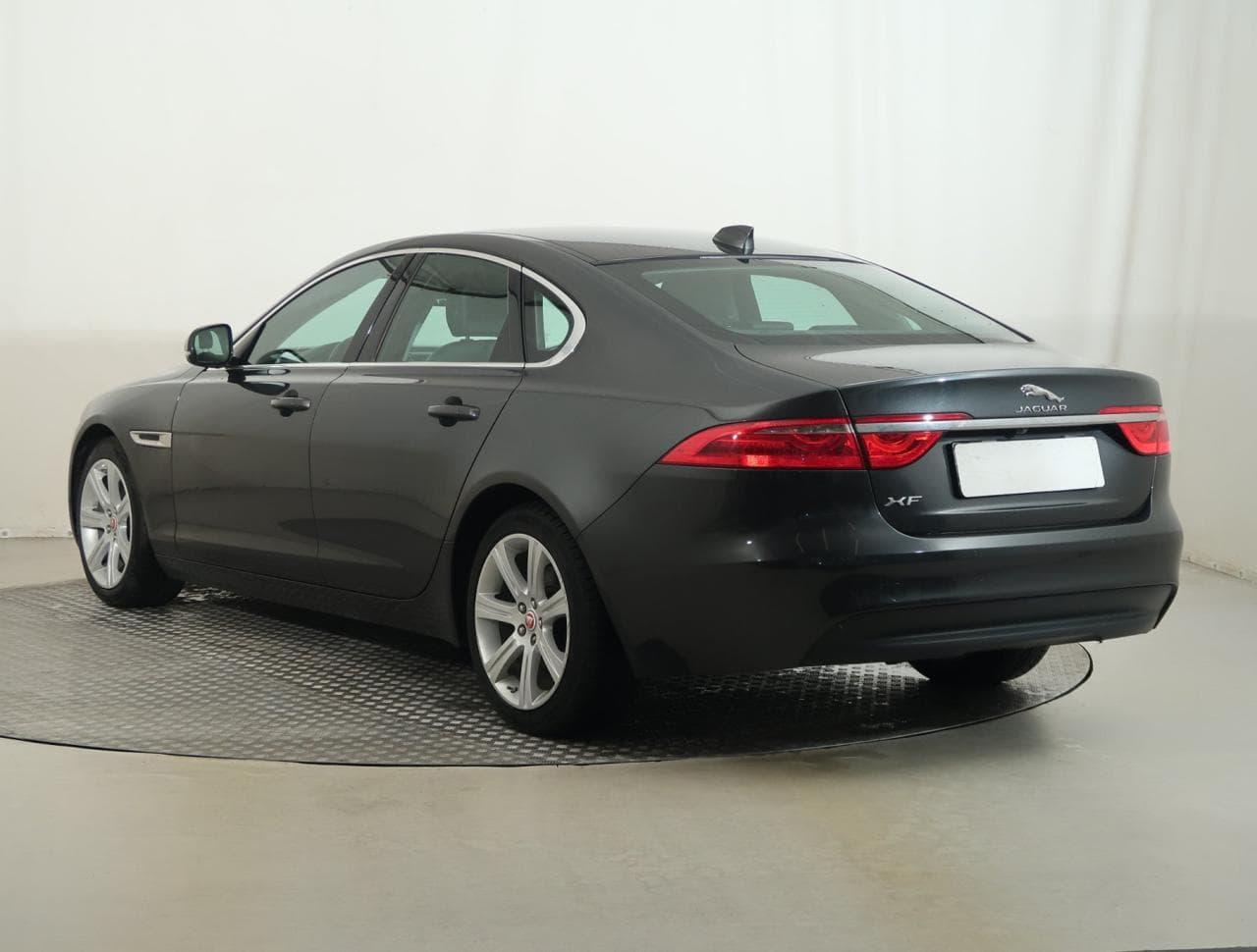 2017 Jaguar XF - 5