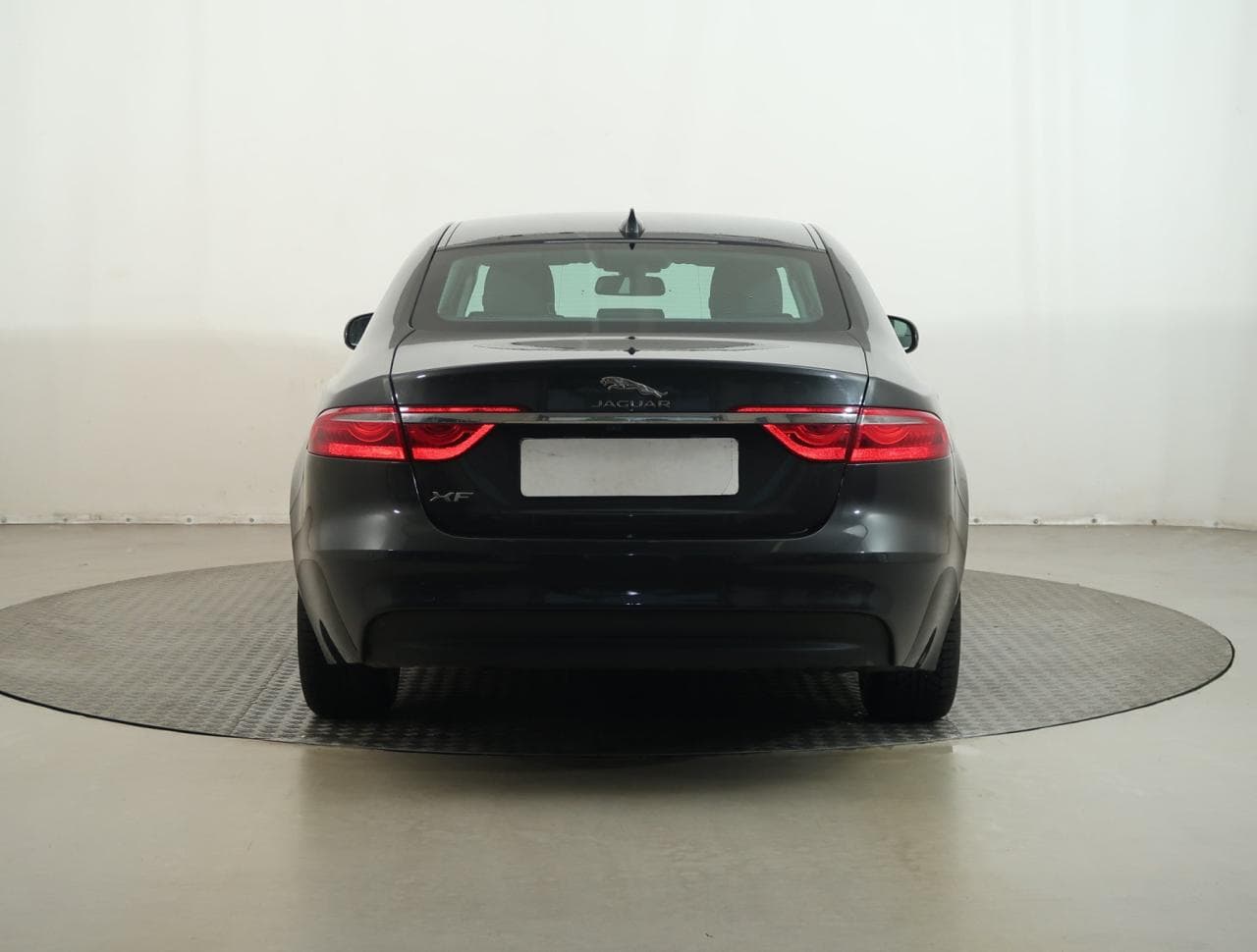 2017 Jaguar XF - 6