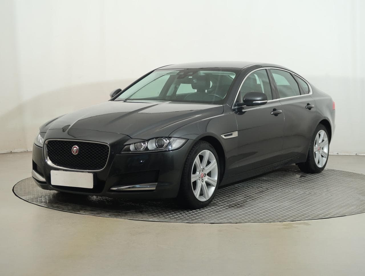 2017 Jaguar XF - 3