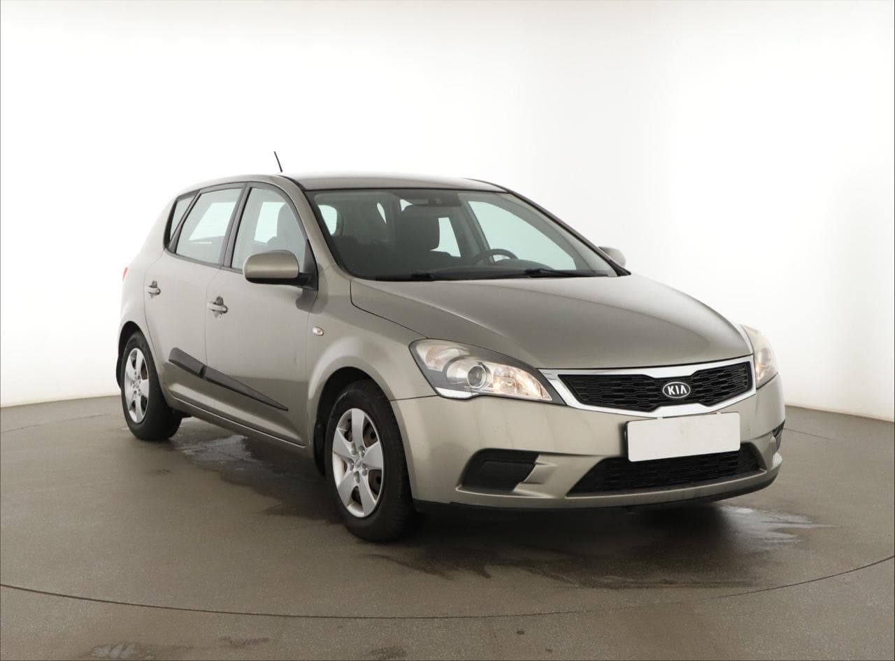 Kia Ceed 1.4 CVVT 77kW hatchback