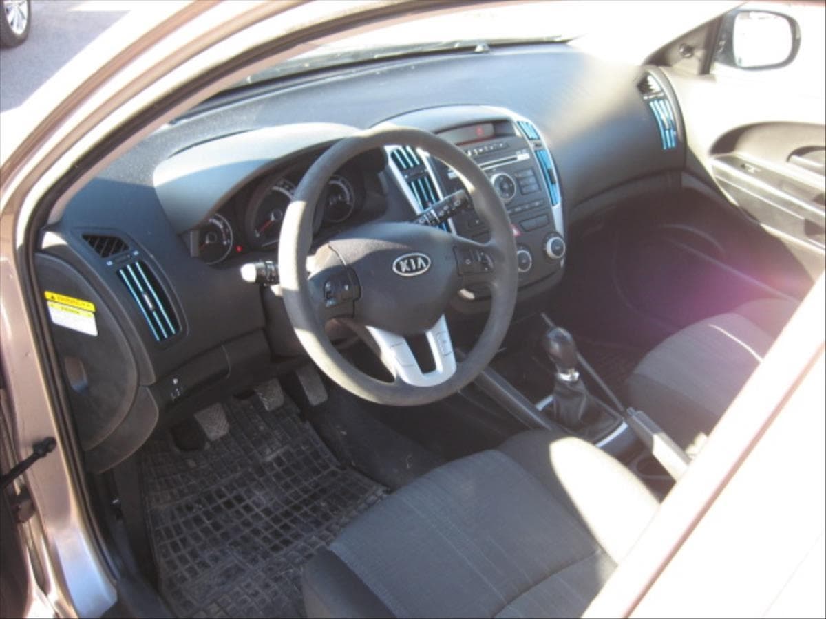 2011 Kia Cee'd - 12