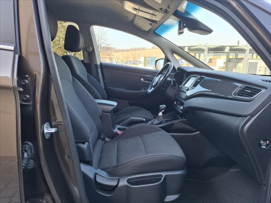2016 Kia Carens - 12