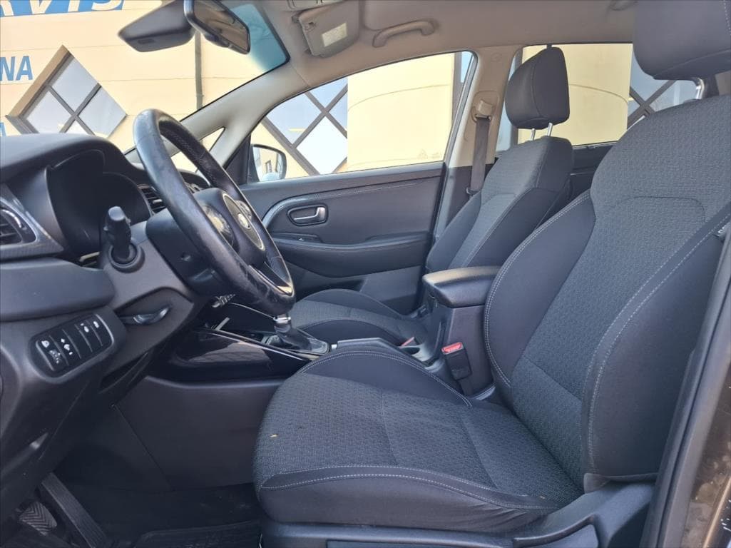 2016 Kia Carens - 10