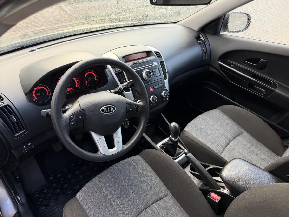 2011 Kia CEE'D - 10
