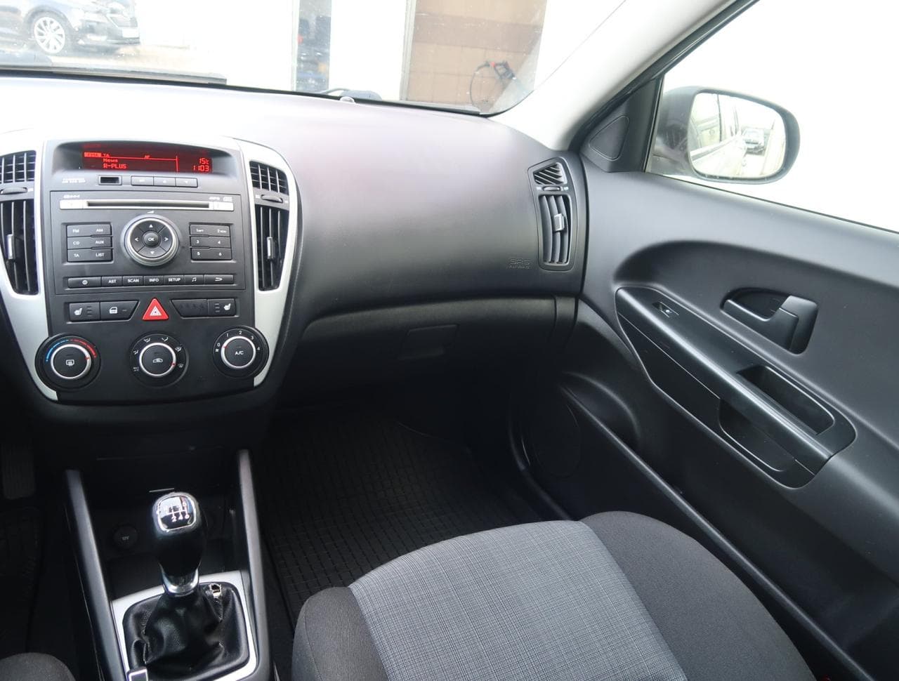 2011 Kia Cee'd - 11