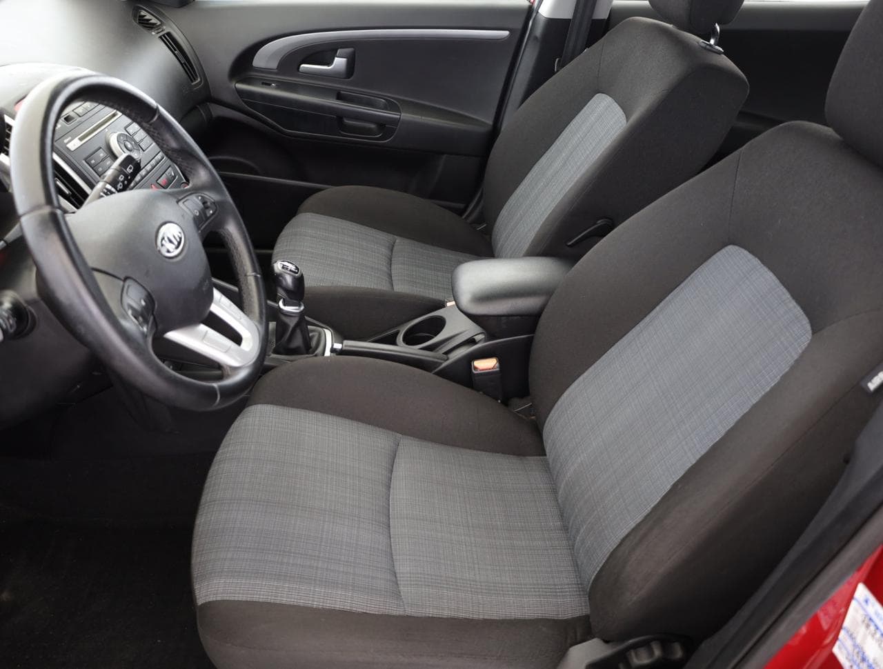 2011 Kia CEE'D - 13