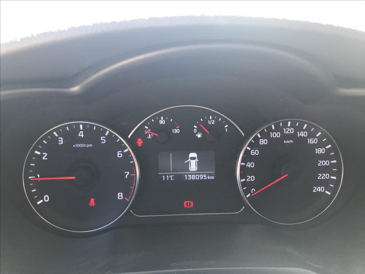 2015 Kia CARENS - 11