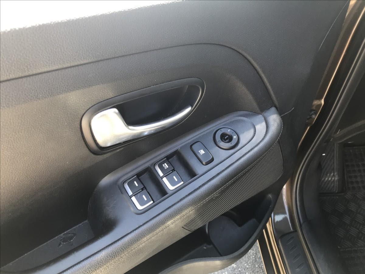 2015 Kia CARENS - 9