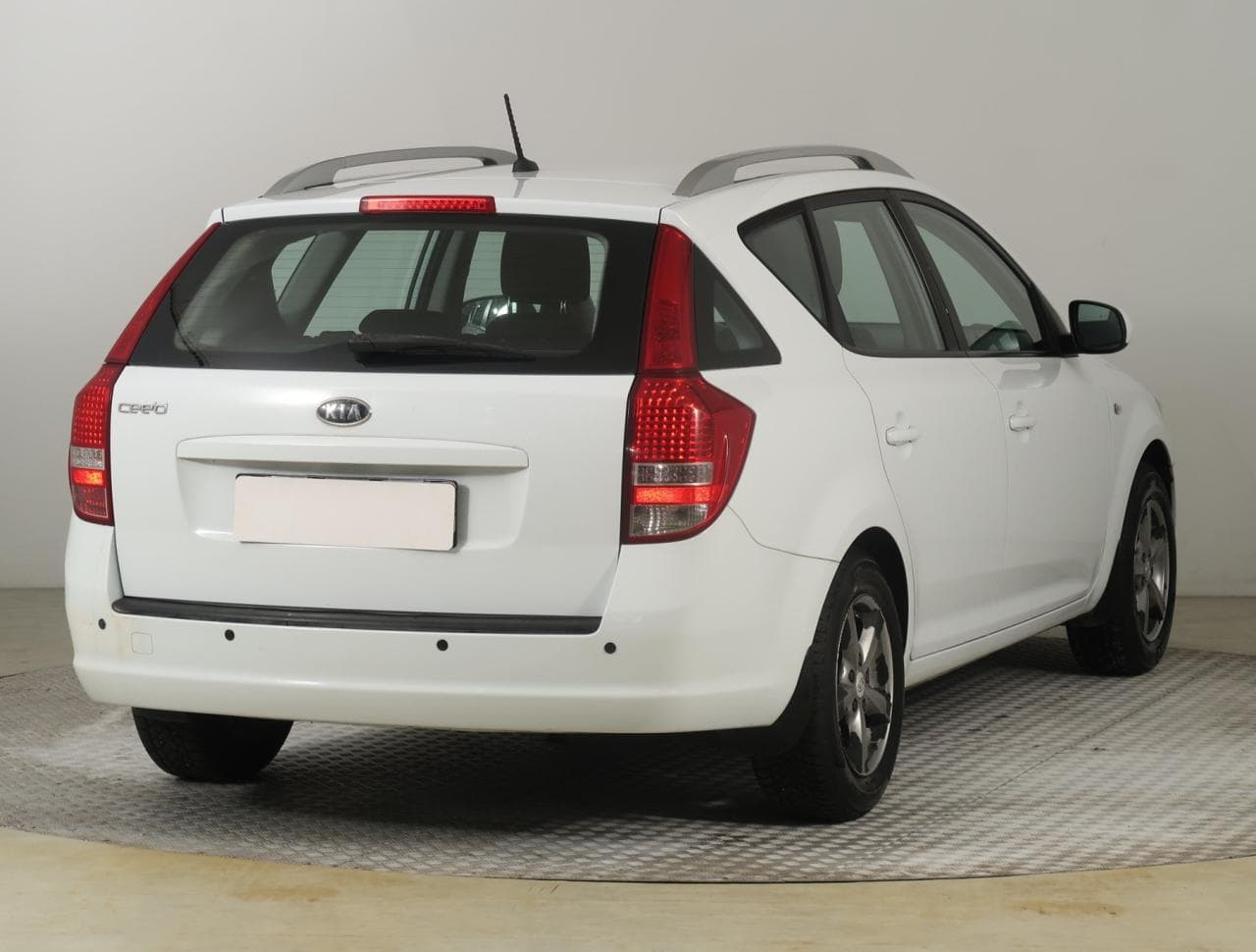 2010 Kia CEE'D - 13