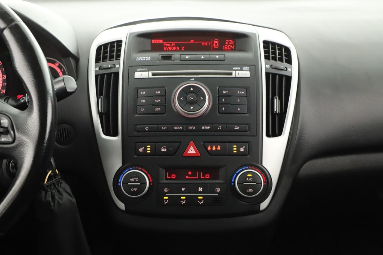 2011 Kia CEE'D - 16