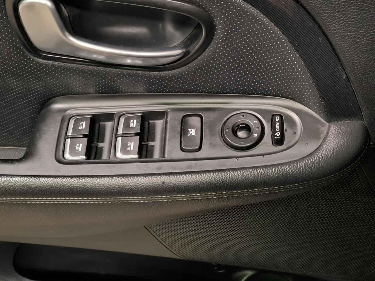 2015 Kia CARENS - 17