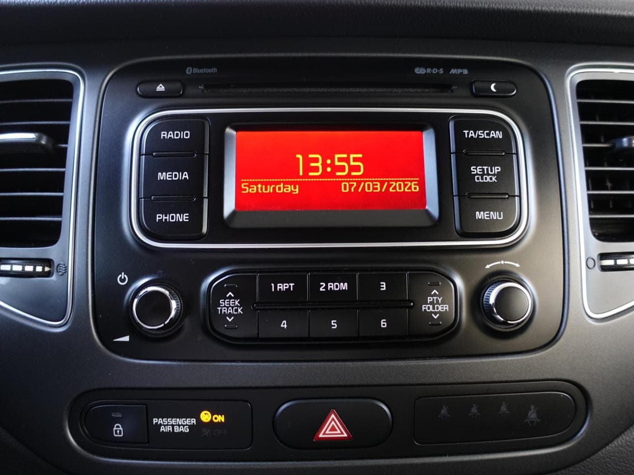 2014 Kia Carens - 19