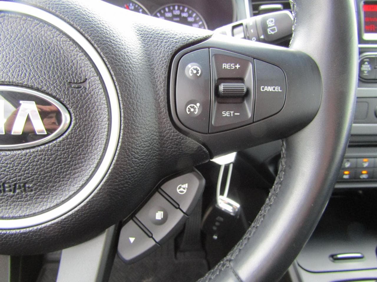 2017 Kia CARENS - 15