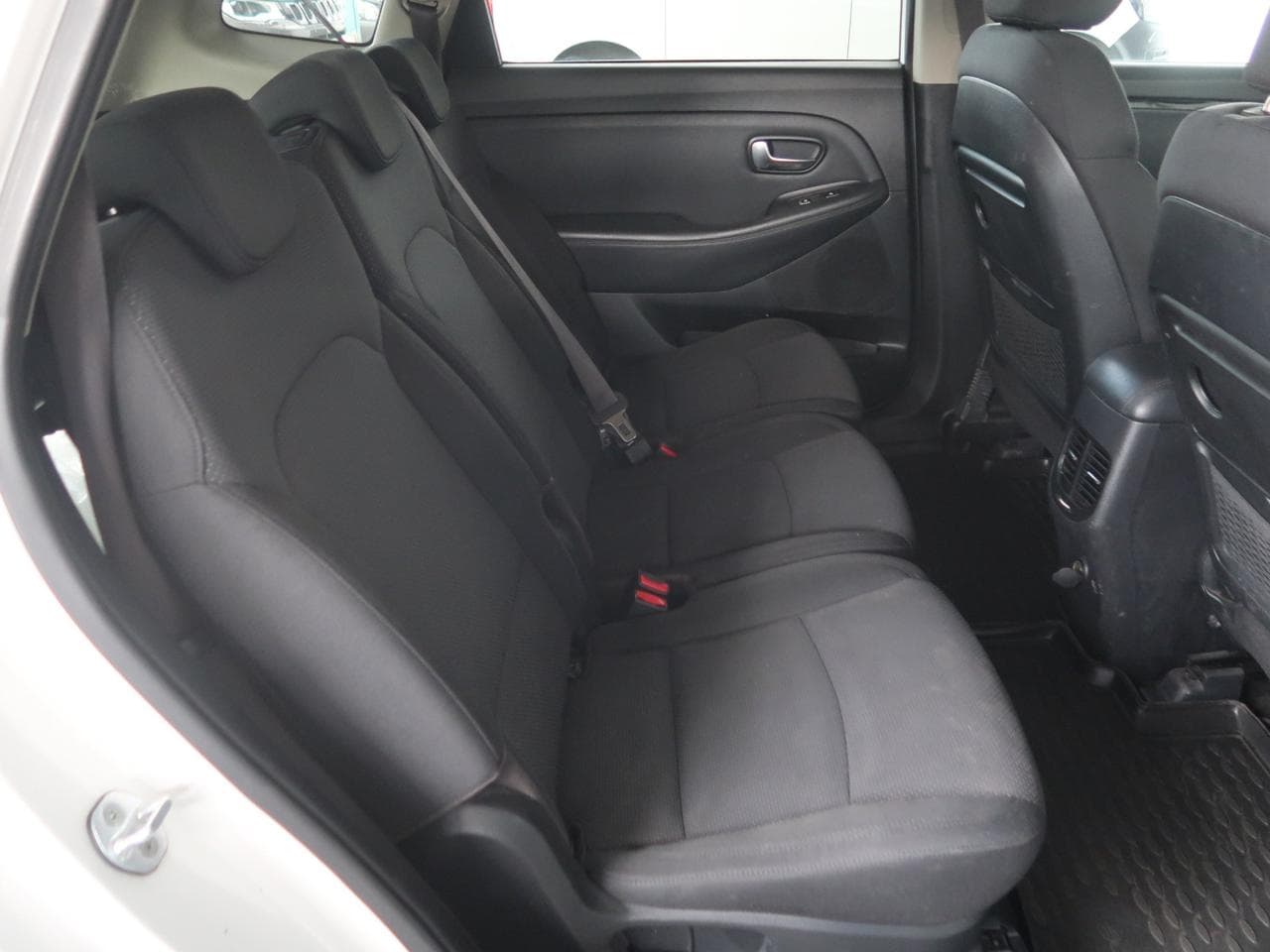 2015 Kia CARENS - 13