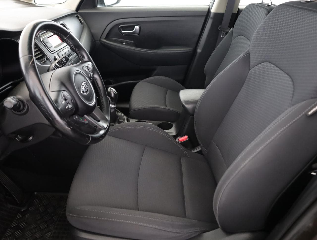 2017 Kia CARENS - 16