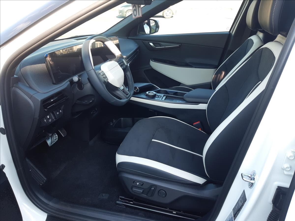 2025 Kia EV6 - 11