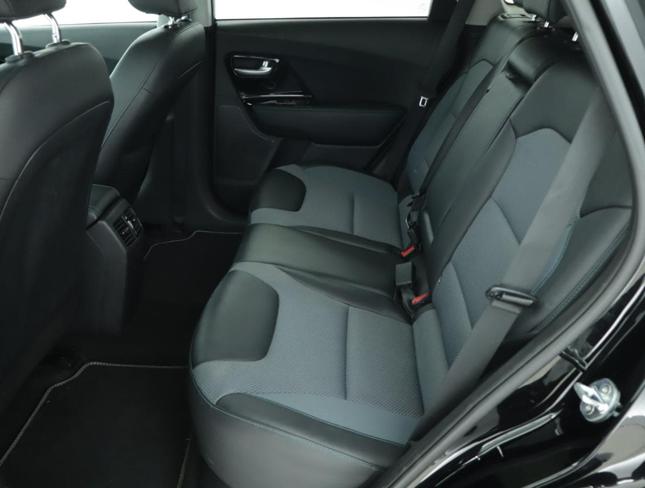 2021 Kia NIRO - 33