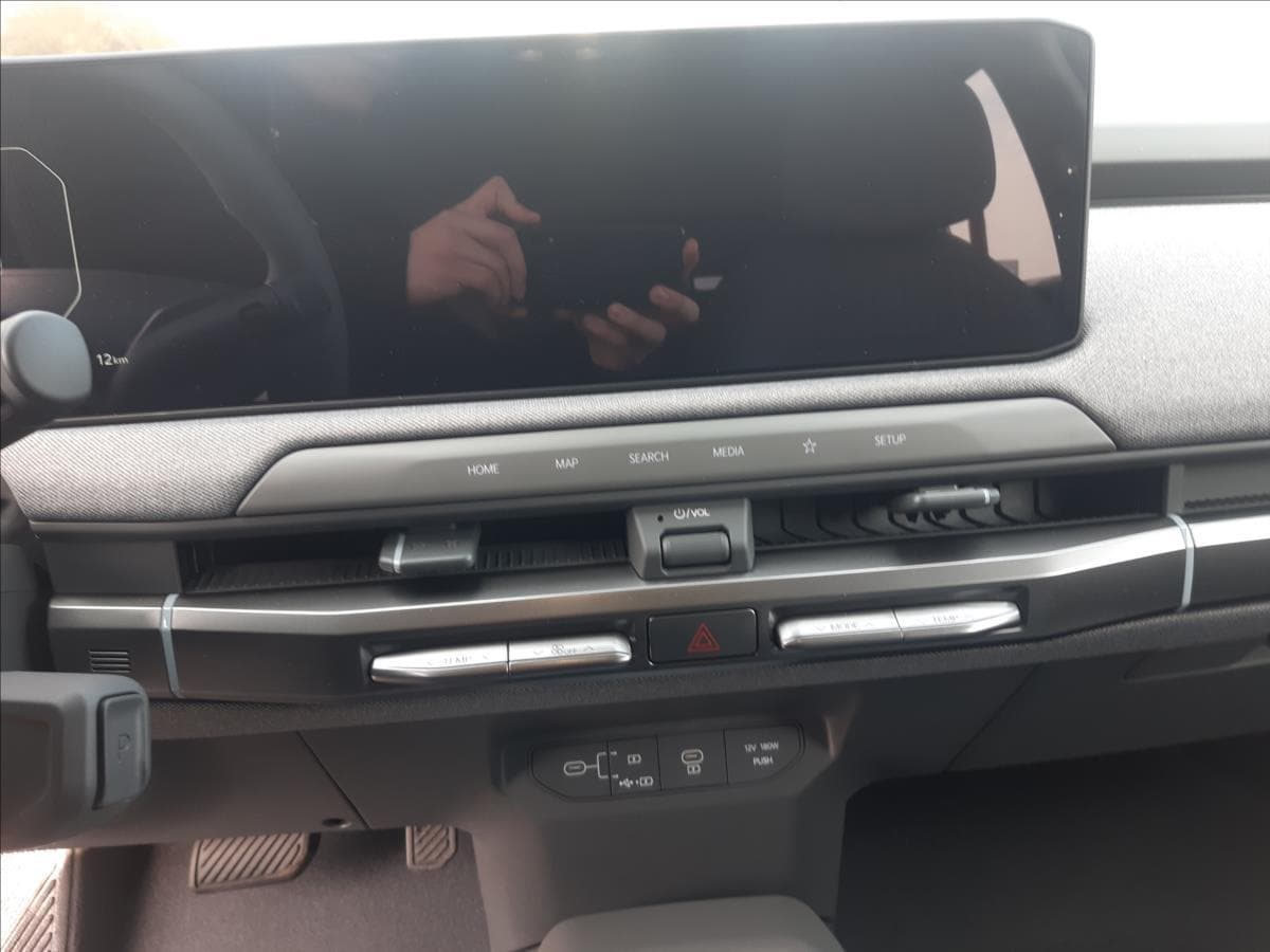 2025 Kia EV3 - 13