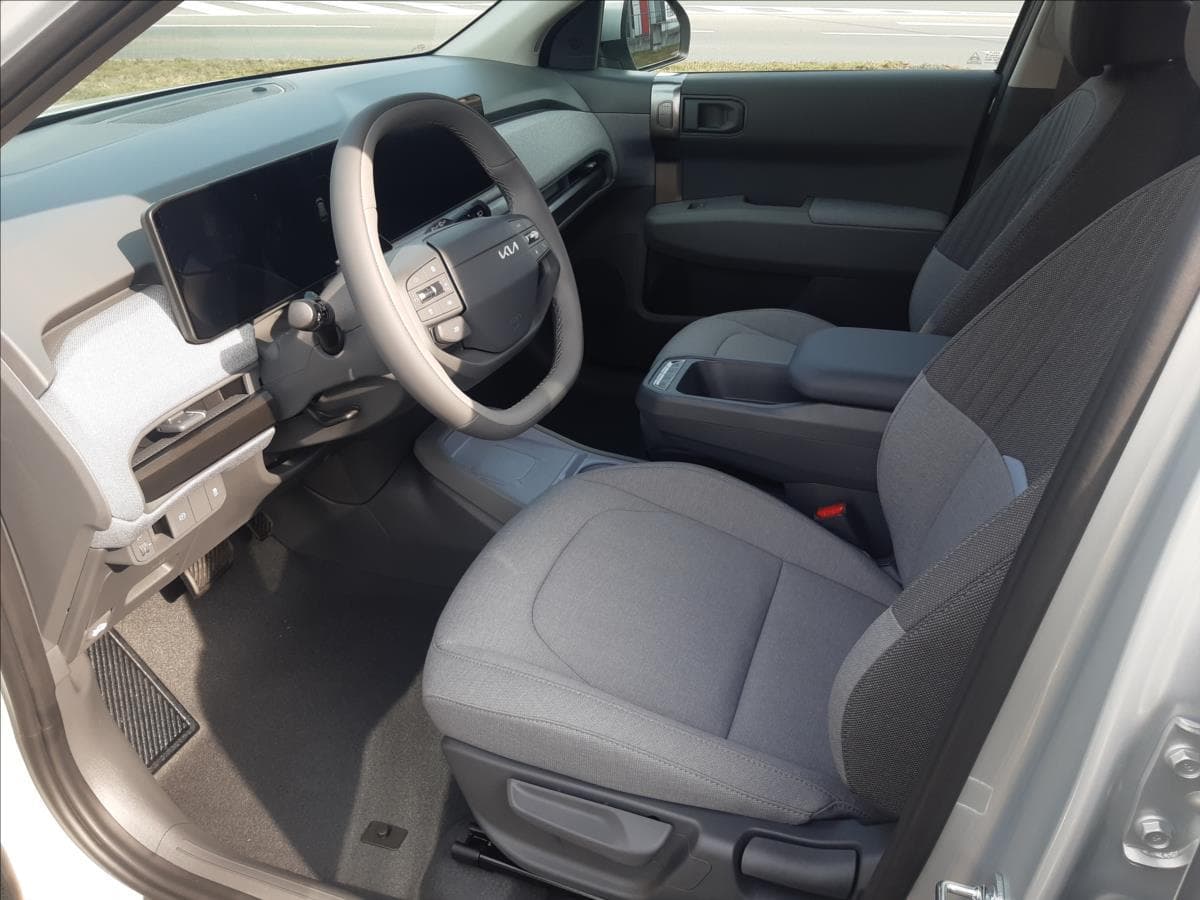 2025 Kia EV3 - 11