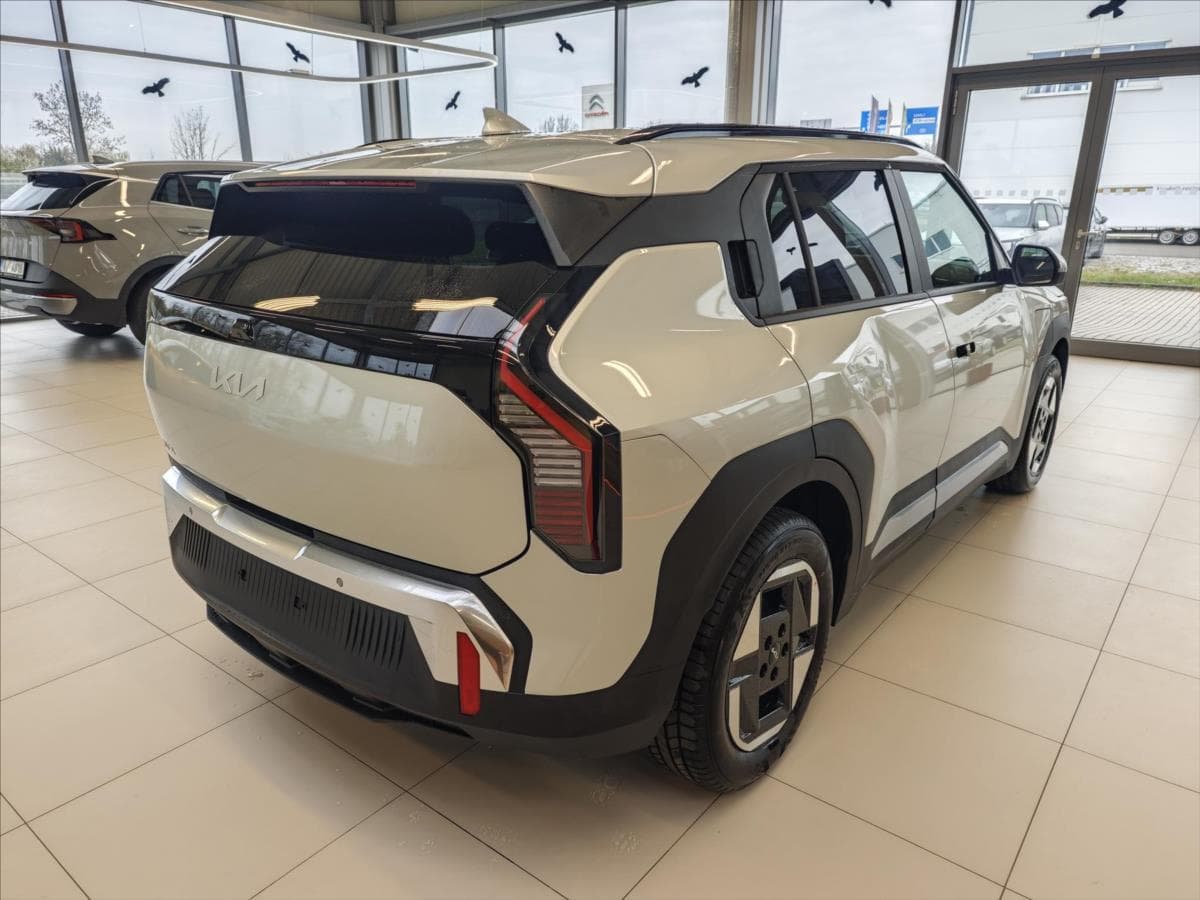 2025 Kia EV3 - 5