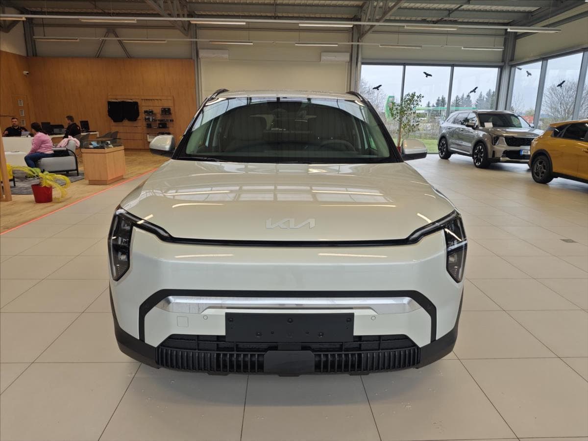 2025 Kia EV3 - 8