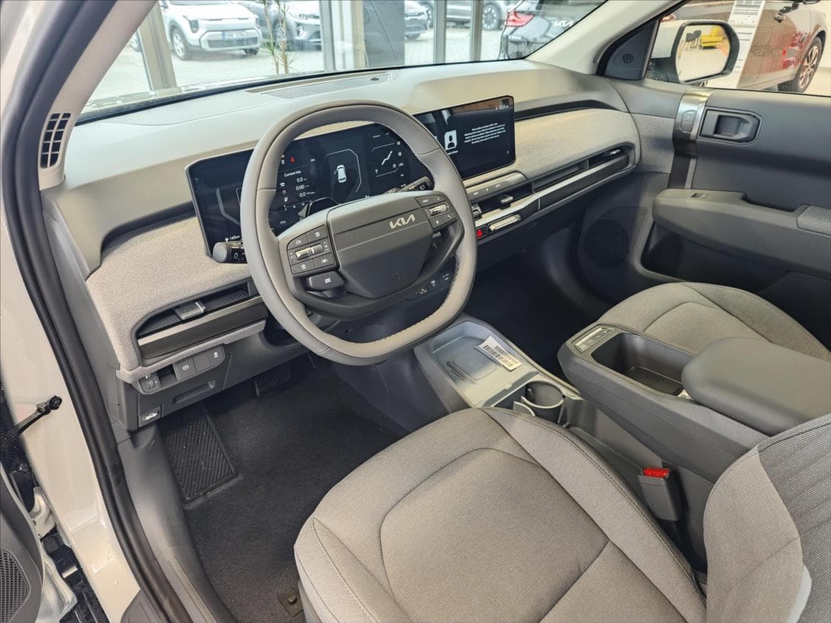 2025 Kia EV3 - 11