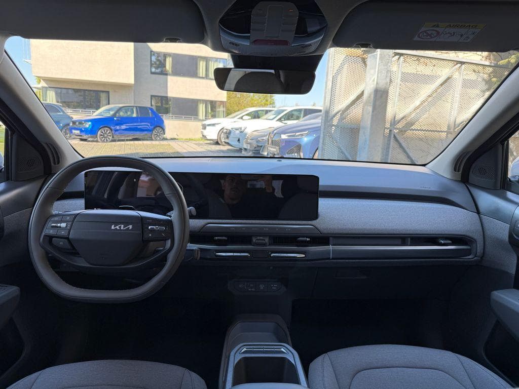 2025 Kia EV3 - 13