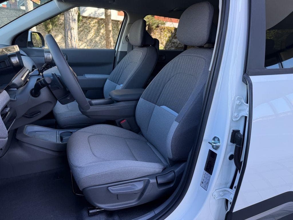 2025 Kia EV3 - 14