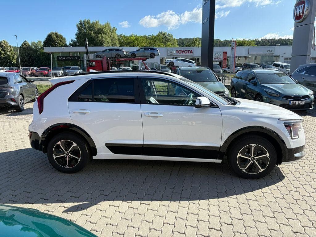 2025 Kia Niro - 8